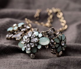 复古时尚 欧美风绿色吊坠毛衣项链的魅力